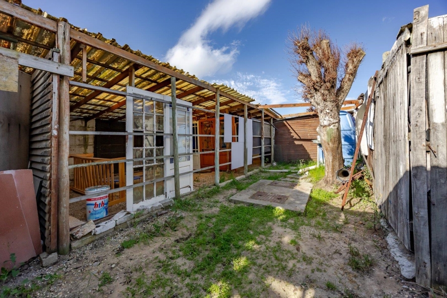 8 Bedroom Property for Sale in Lakeside Western Cape